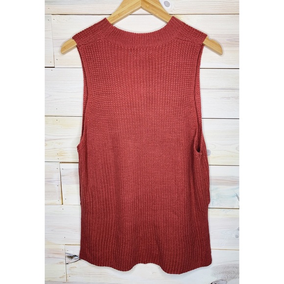 Brick Red Sleeveless Sweater with Keyhole Neckline - Picture 7 of 8
